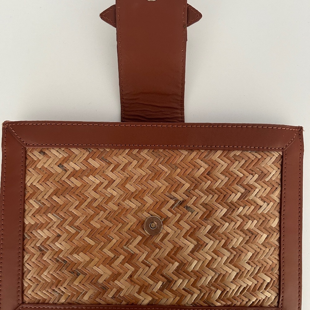 Poolside L'Enveloppe Clutch - Picture 5 of 9